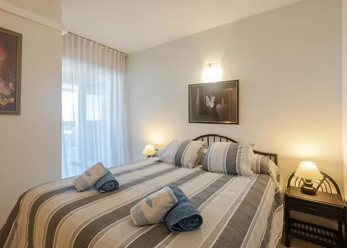 Apartment With Swimming-Pool